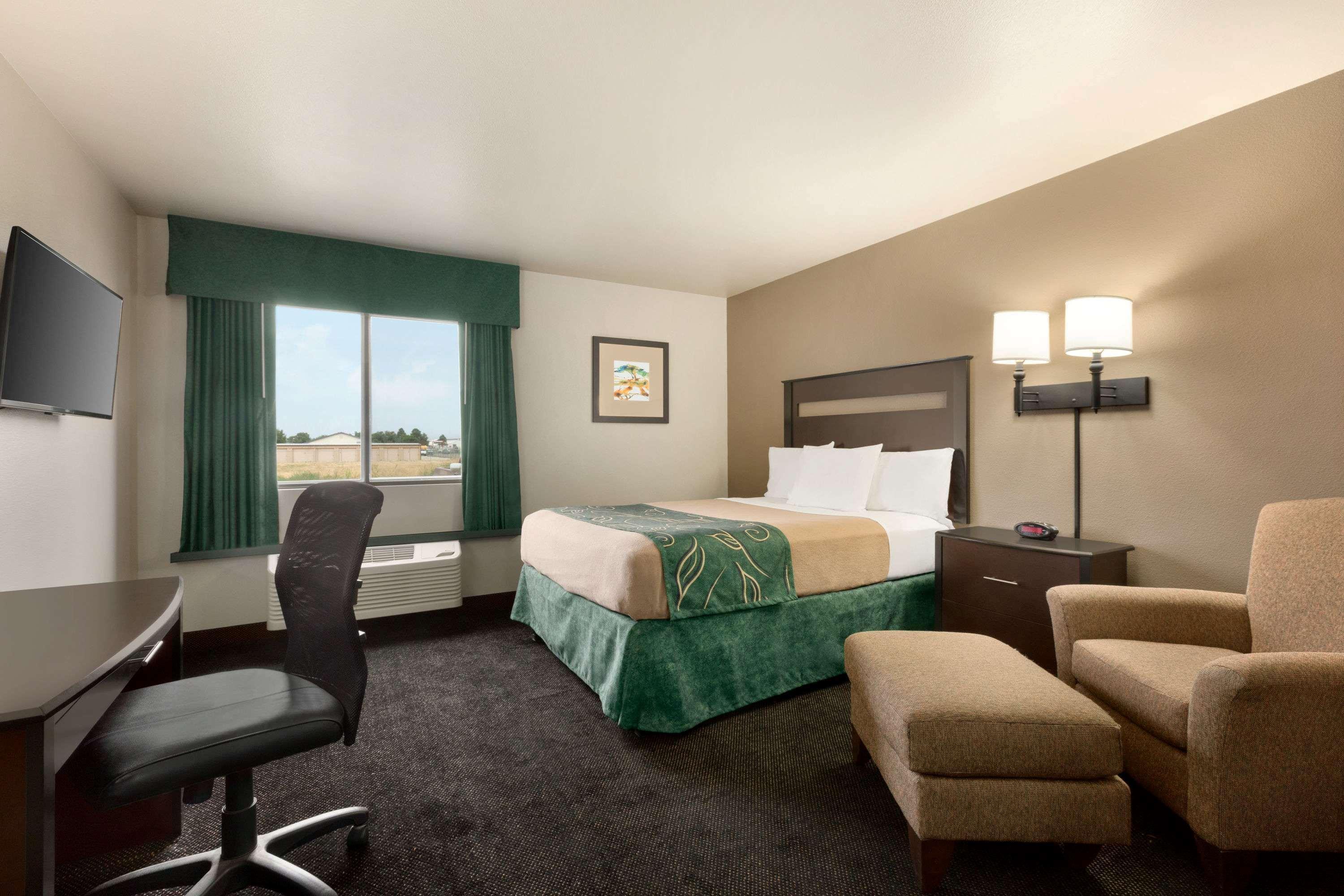 Baymont By Wyndham Glendive Hotel Exterior photo