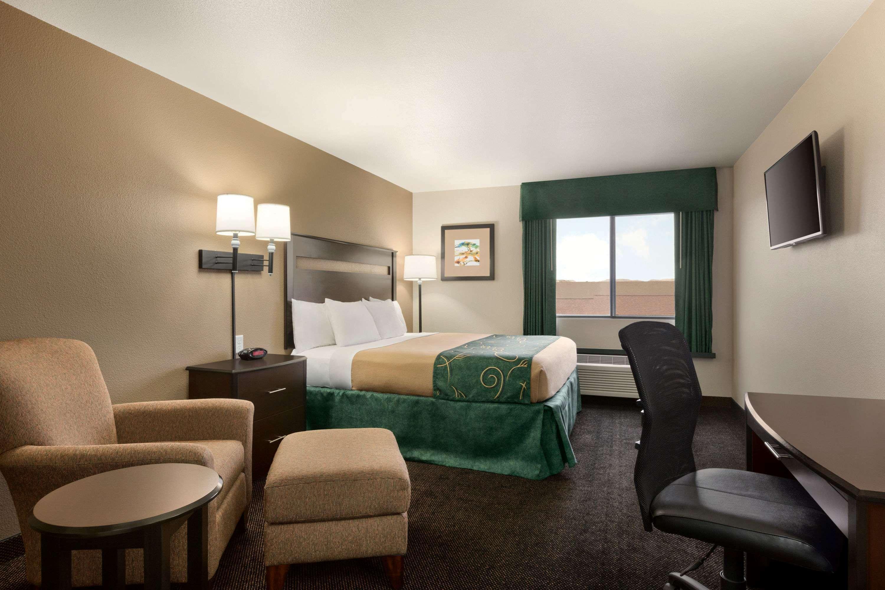 Baymont By Wyndham Glendive Hotel Exterior photo