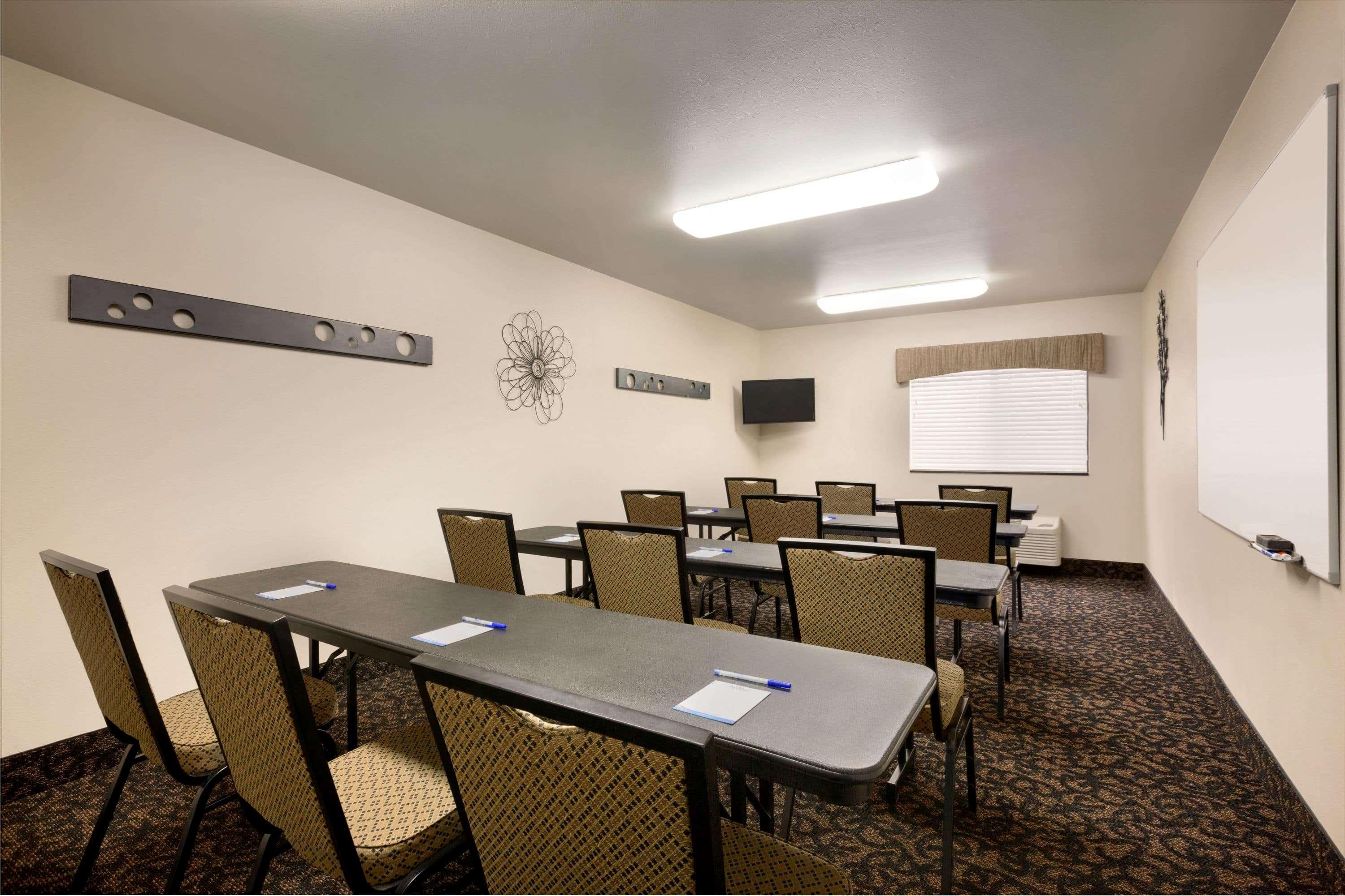 Baymont By Wyndham Glendive Hotel Exterior photo